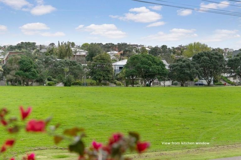 Photo of property in 2/72 Wairoa Road, Narrow Neck, Auckland, 0624