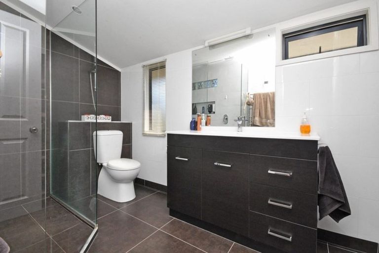 Photo of property in 182 Whangaparaoa Road, Red Beach, 0932