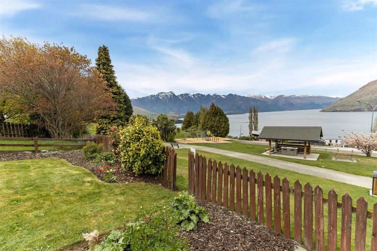 Photo of property in 18b Cameron Place, Fernhill, Queenstown, 9300