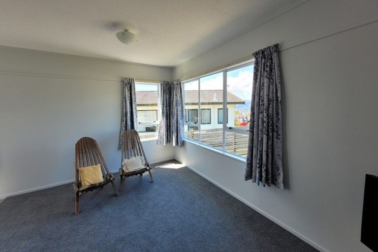 Photo of property in 22 Jasmine Grove, Maungaraki, Lower Hutt, 5010