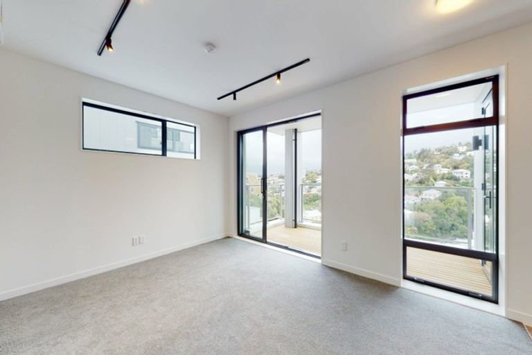 Photo of property in 4/67 Tiketike Way, Brooklyn, Wellington, 6021