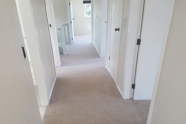 Photo of property in 8 Peter Terrace, Castor Bay, Auckland, 0620