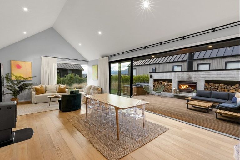 Photo of property in 32 Falconer Rise, Jacks Point, Queenstown, 9371