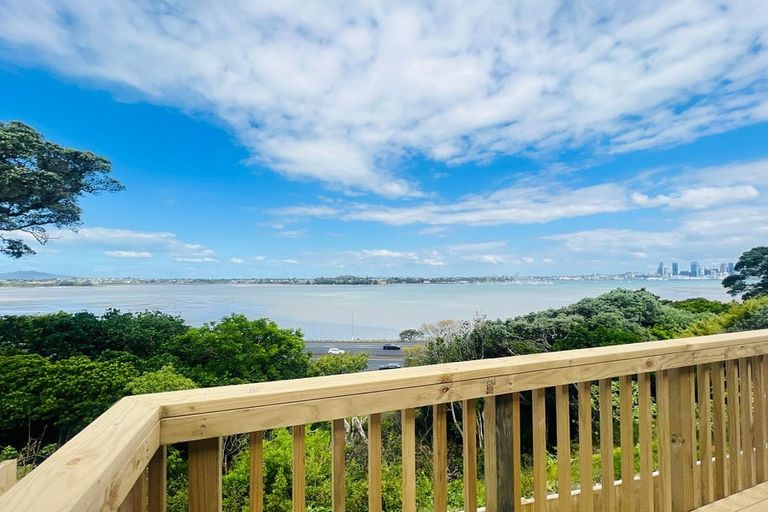 Photo of property in 73 Sylvan Avenue, Northcote, Auckland, 0627