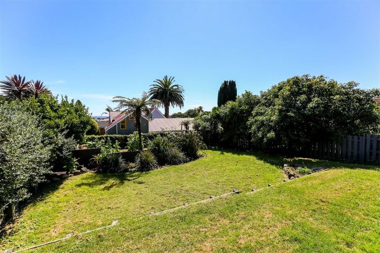 Photo of property in 6 Lismore Street, Strandon, New Plymouth, 4312