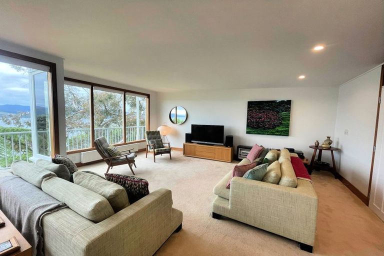 Photo of property in 18 Fortification Road, Karaka Bays, Wellington, 6022