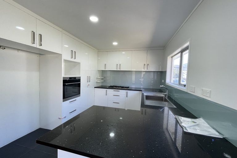 Photo of property in 19 Lancelot Place, Glenfield, Auckland, 0629