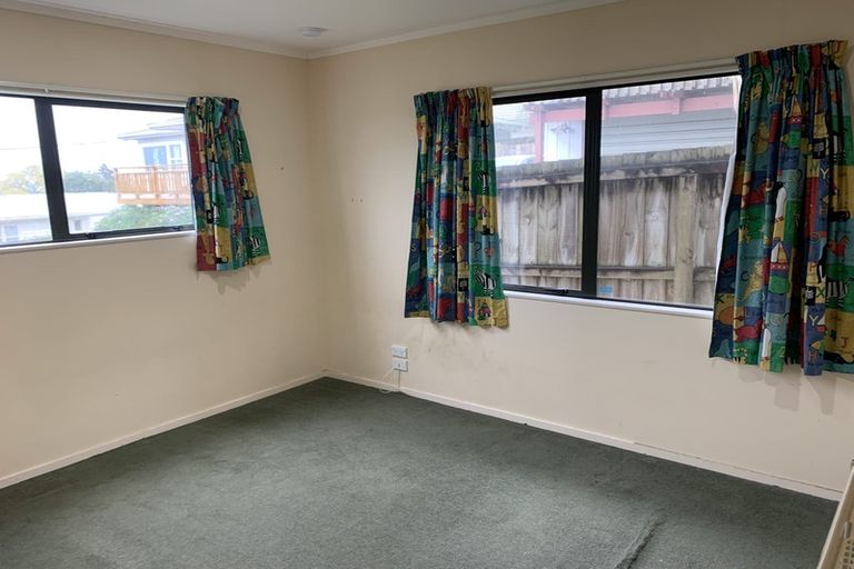 Photo of property in 1/31 Roberts Road, Glenfield, Auckland, 0629