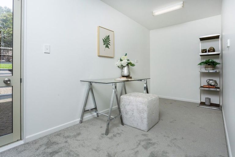 Photo of property in 46 Goldfinch Rise, Unsworth Heights, Auckland, 0632