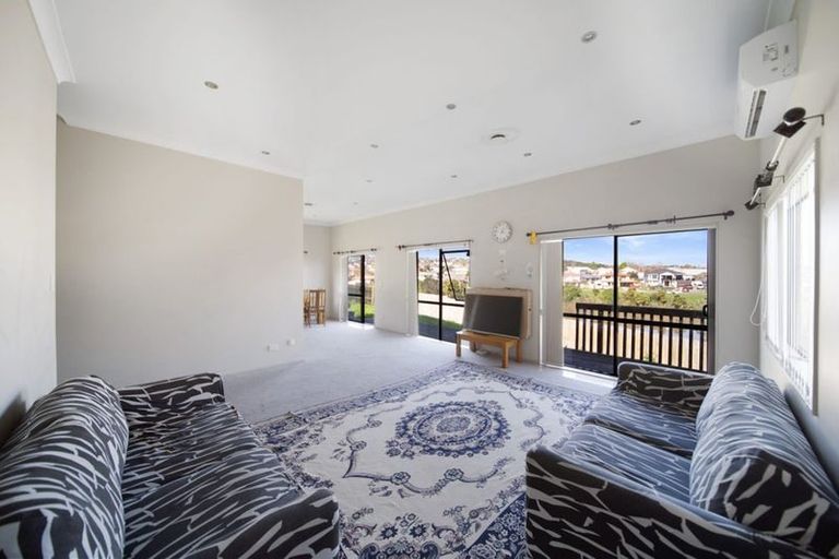 Photo of property in 20 Fairchild Avenue, Goodwood Heights, Auckland, 2105