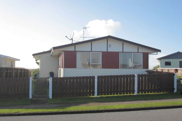Photo of property in 148 Gloaming Hill, Titahi Bay, Porirua, 5022