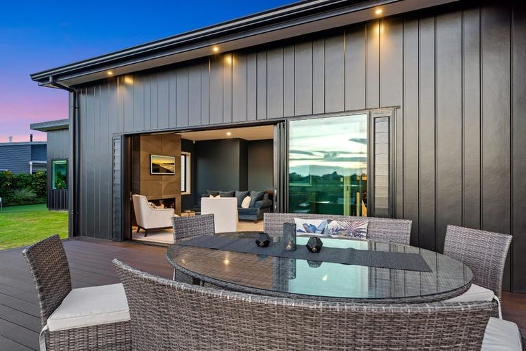 Photo of property in 5 Taranui Way, Paraparaumu Beach, Paraparaumu, 5032