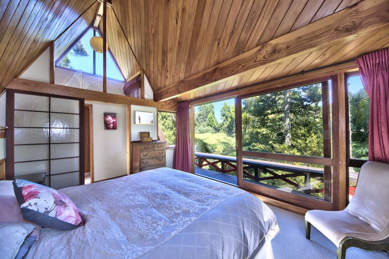 Photo of property in 12 Taraire Road, Titirangi, Auckland, 0604