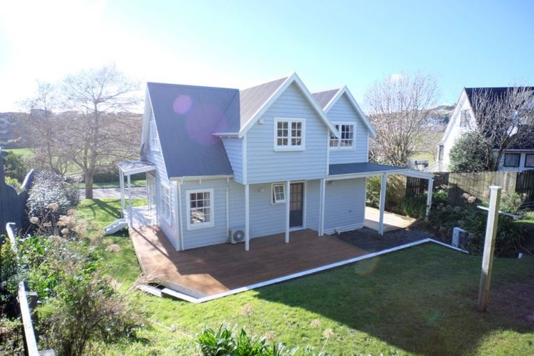 Photo of property in 28 Albatross Close, Whitby, Porirua, 5024