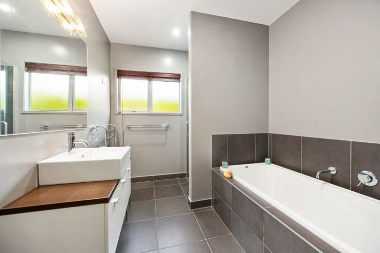 Photo of property in 60 Montgomery Crescent, Kinloch, Taupo, 3377