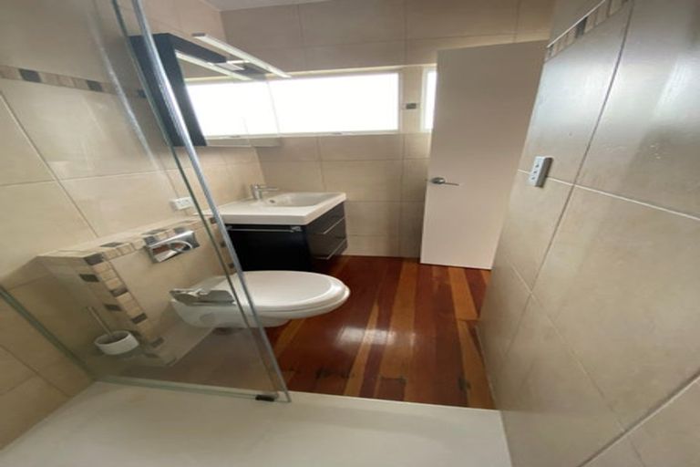 Photo of property in 26 West Lynn Road, Titirangi, Auckland, 0604