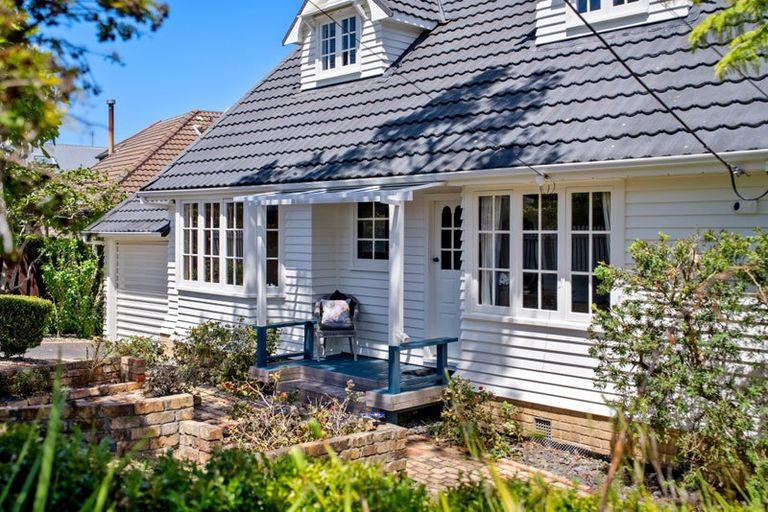 Photo of property in 41 Montgomery Avenue, Rothesay Bay, Auckland, 0630