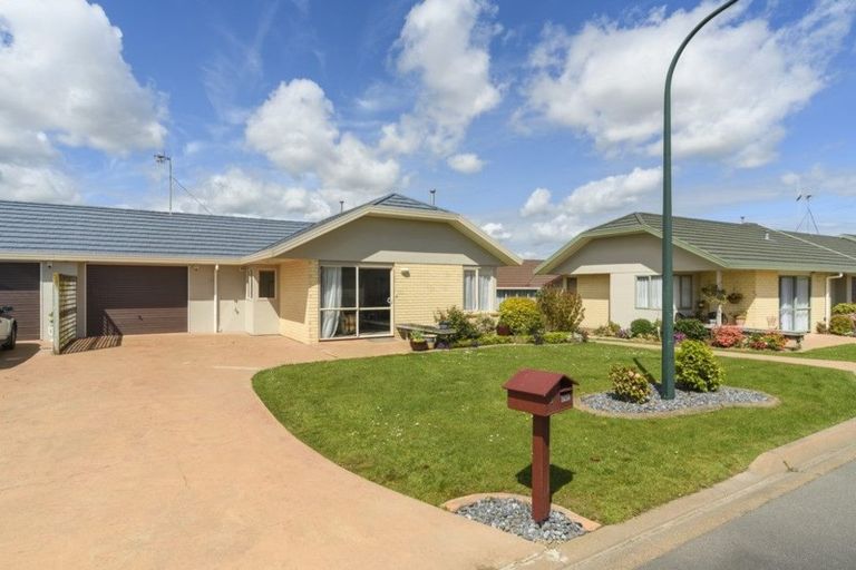 Photo of property in 3 Royal Fern, Kelvin Grove, Palmerston North, 4414