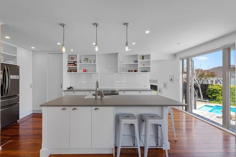 Photo of property in 14 Fraser Road, Narrow Neck, Auckland, 0624