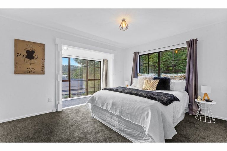 Photo of property in 61 Pemberton Avenue, Bayview, Auckland, 0629