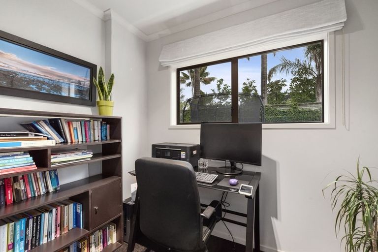 Photo of property in 2/13 Muritai Road, Milford, Auckland, 0620