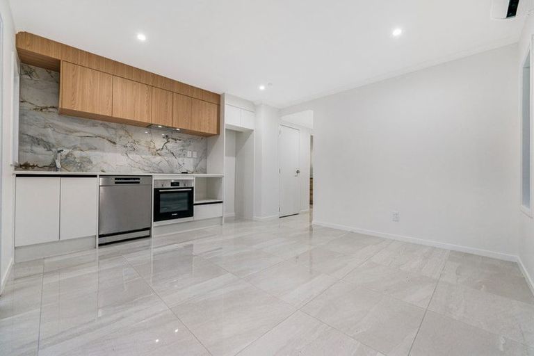 Photo of property in 1/7 Glen Road, Ranui, Auckland, 0612