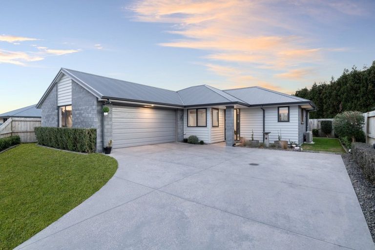 Photo of property in 8 Macloughlin Drive, Te Puke, 3119
