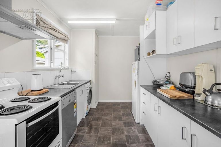 Photo of property in 200 Waddington Drive, Naenae, Lower Hutt, 5011