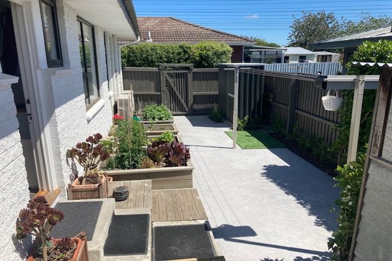 Photo of property in 2/98 Merrin Street, Avonhead, Christchurch, 8042