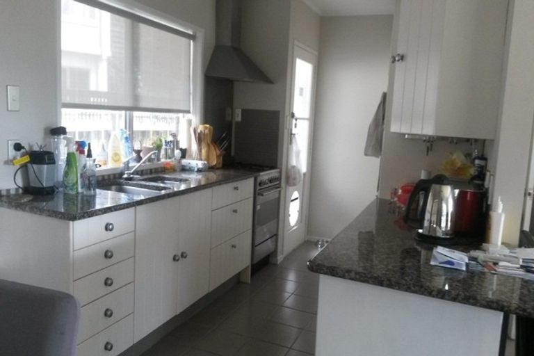 Photo of property in 1/236 Glamorgan Drive, Northcross, Auckland, 0630