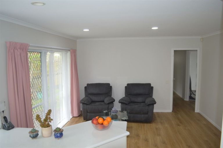 Photo of property in 47 Palmcrest Grove, Highland Park, Auckland, 2010