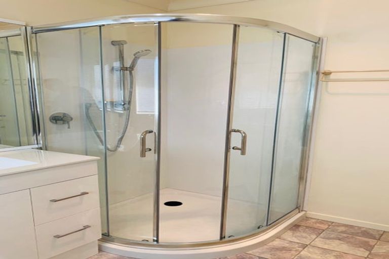 Photo of property in 502 Great South Road, Rosehill, Papakura, 2113