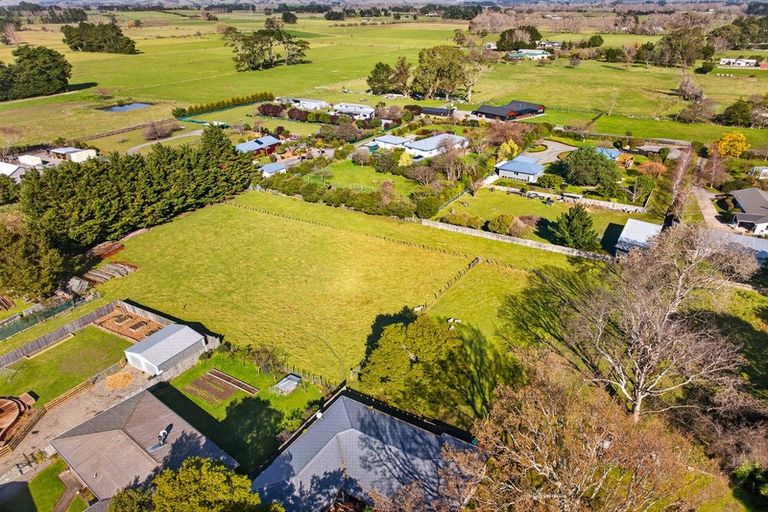 Photo of property in 18 Hilton Road, Carterton, 5713