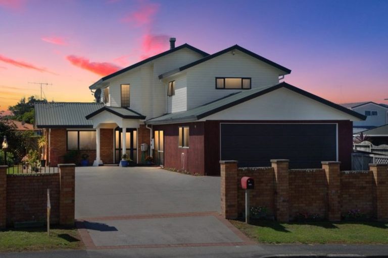 Photo of property in 68 One Tree Point Road, One Tree Point, 0118