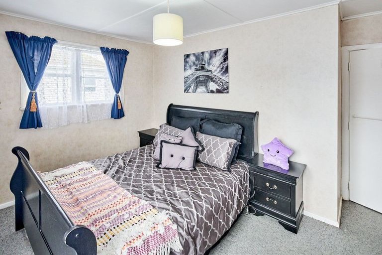 Photo of property in 68 Churton Crescent, Taita, Lower Hutt, 5011