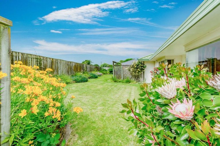 Photo of property in 5 Stella Court, Paraparaumu, 5032