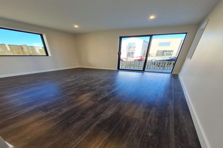 Photo of property in 5 Skua Road, Hobsonville, Auckland, 0616