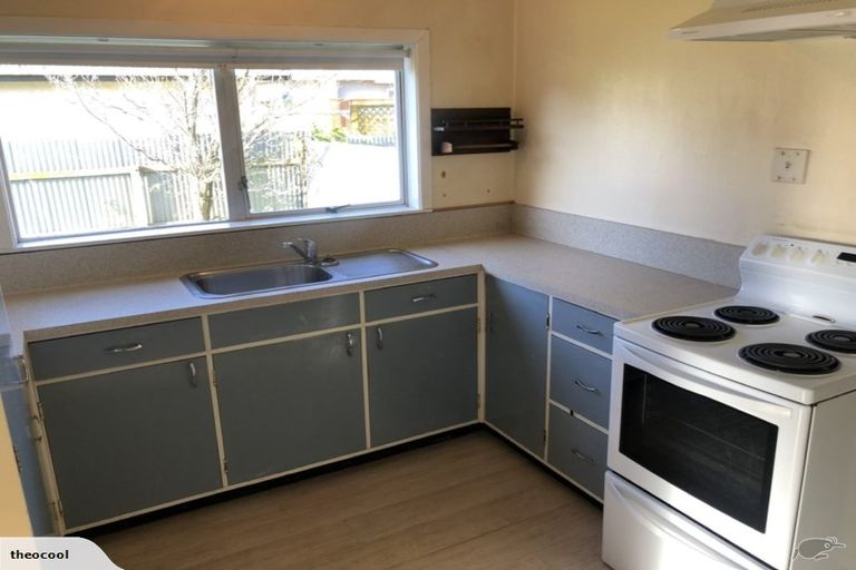 Photo of property in 35 Mcgiffert Street, Palmerston North, 4410