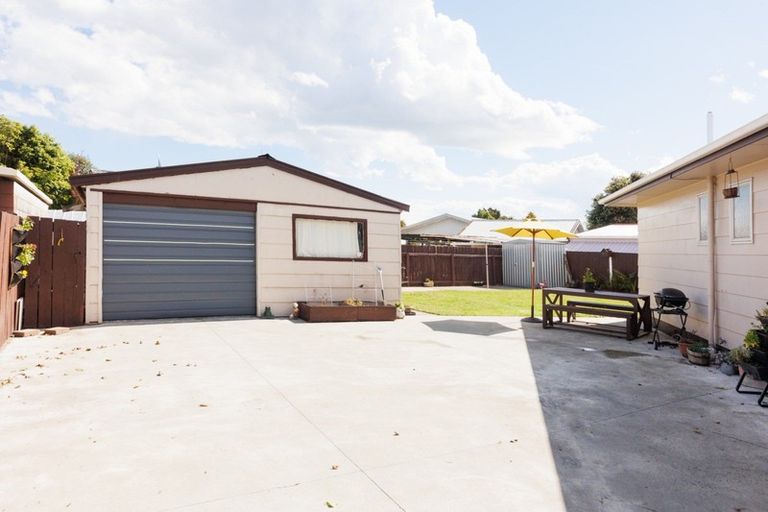 Photo of property in 10 Hillcrest Drive, Kelvin Grove, Palmerston North, 4414