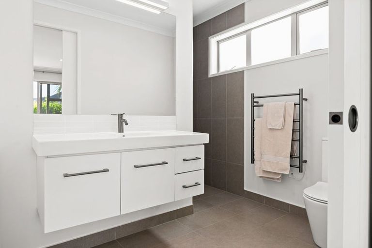 Photo of property in 140 Saint James Drive, Huntington, Hamilton, 3210