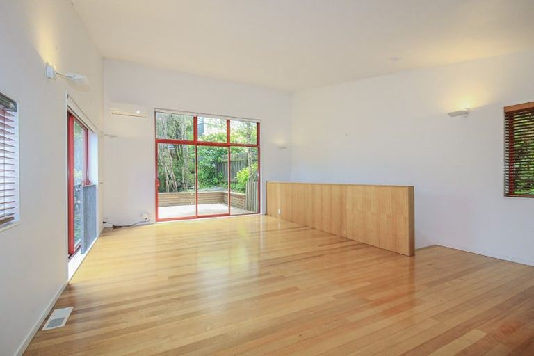 Photo of property in 8 Albemarle Road, Northland, Wellington, 6012