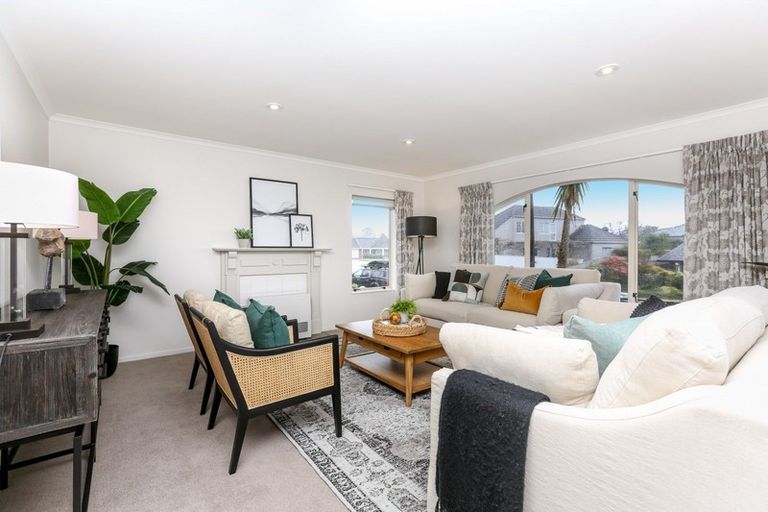 Photo of property in 6 Frank Frethey Place, Highlands Park, New Plymouth, 4312