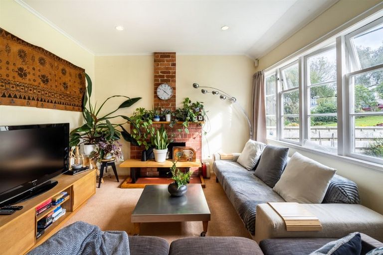 Photo of property in 63 Old Lake Road, Narrow Neck, Auckland, 0624