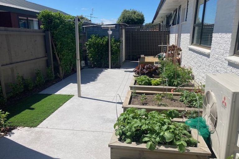 Photo of property in 2/98 Merrin Street, Avonhead, Christchurch, 8042