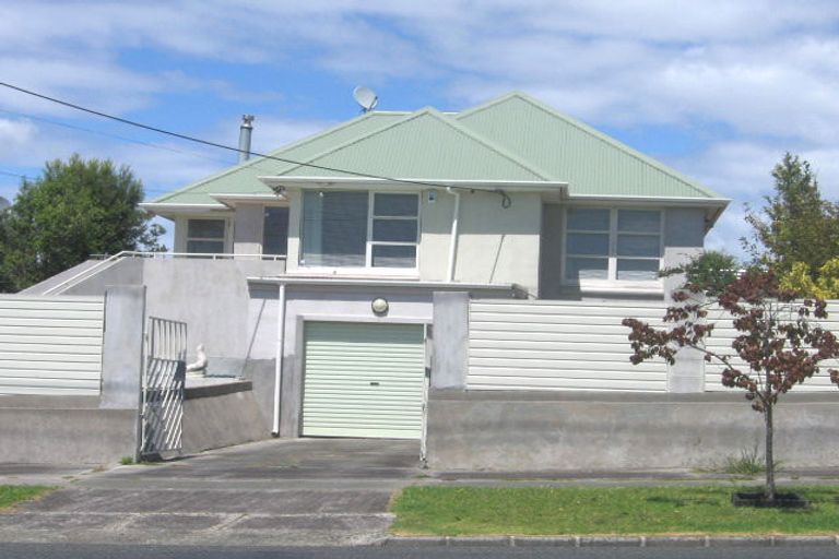Photo of property in 1/12 Raleigh Road, Northcote, Auckland, 0627