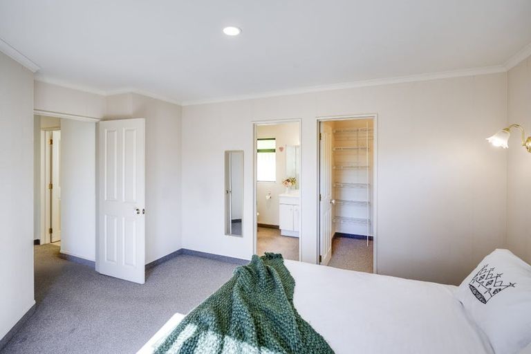 Photo of property in 35 Beaufort Place, Taradale, Napier, 4112