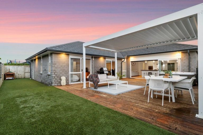 Photo of property in 57 Te Kio Crescent, Papamoa Beach, Papamoa, 3118