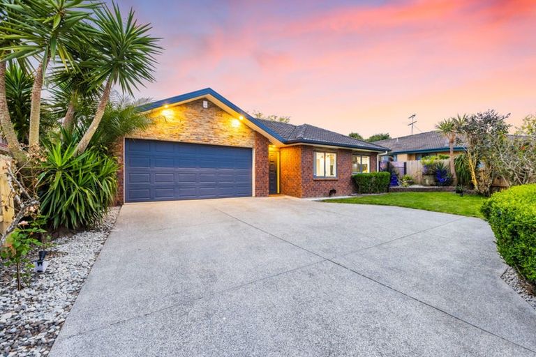 Photo of property in 12 Senator Drive, Manurewa, Auckland, 2105