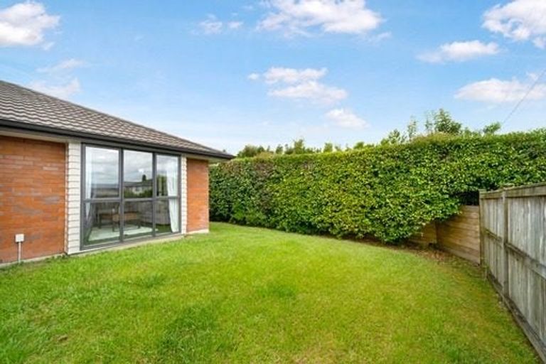 Photo of property in 2 Renata Crescent, Te Atatu Peninsula, Auckland, 0610