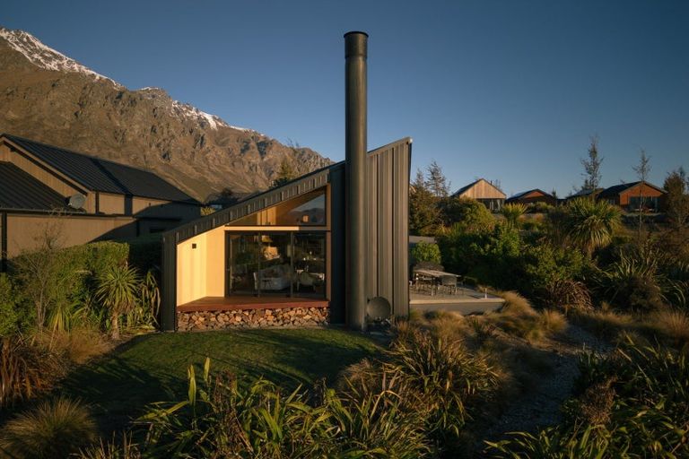 Photo of property in 14 Caithness Court, Jacks Point, Queenstown, 9371